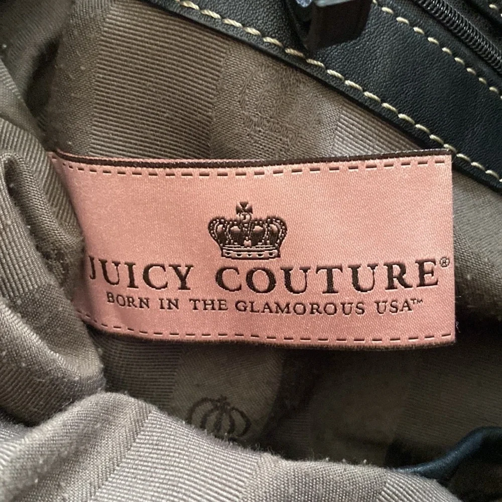 Juicy Couture quilted black shoulder hand bag with wide strap & inner po…